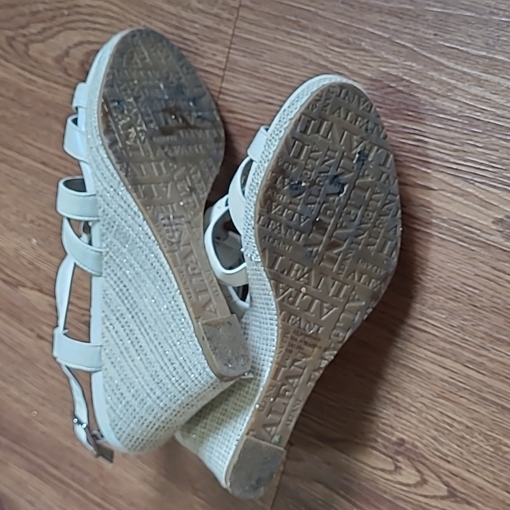 White Wedges - Picture 4 of 5